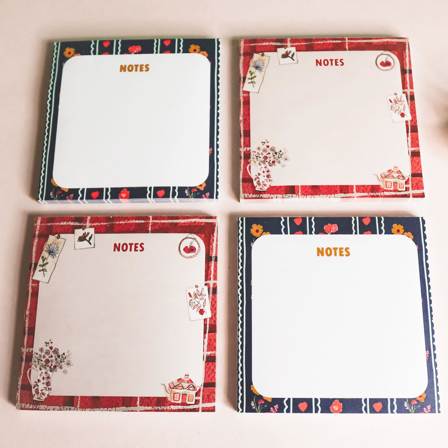 Bloc-Notes Fleuri “L'heure du thé” – 9×9 cm